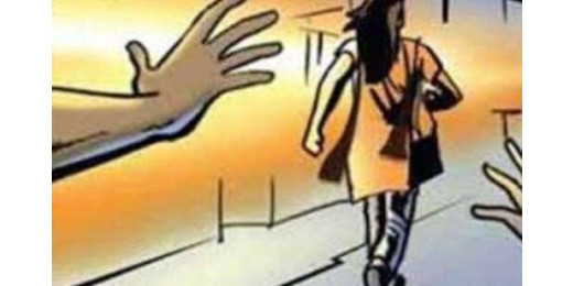 छात्रा की अपहरण की कोशिश हुई नाकाम तो आँखों में डाला मिर्ची 